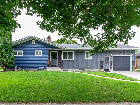 516 16th St S, Moorhead, MN 56560