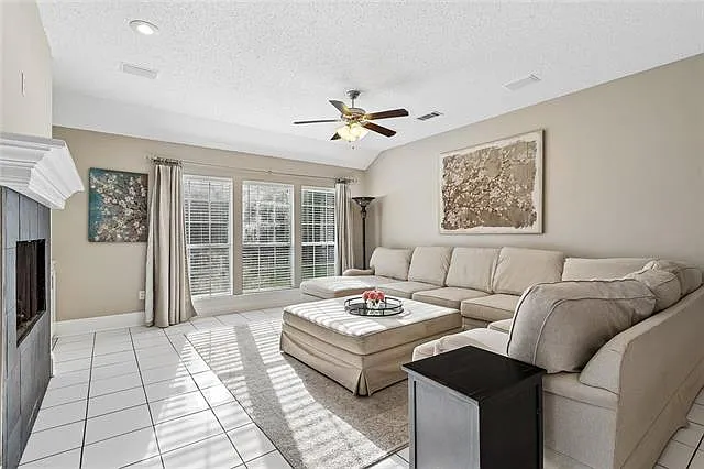 321 Westwood Dr — Photo 3