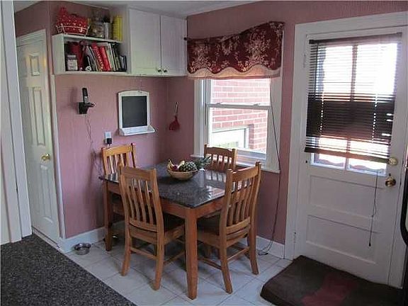 3rd image of 524 Berryman Dr