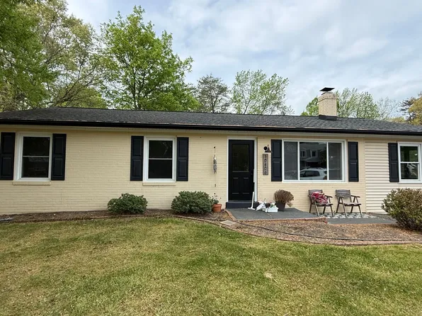 10406 Hillside Ln, Fredericksburg, VA 22408