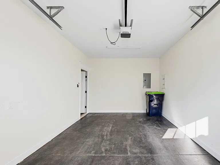 1020 Easton Ct — Photo 39