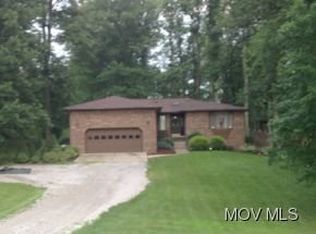 378 Valley Mills Dr, North Parkersburg, WV 26104