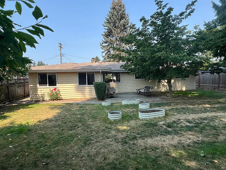 2517 NE 24th St — Photo 32