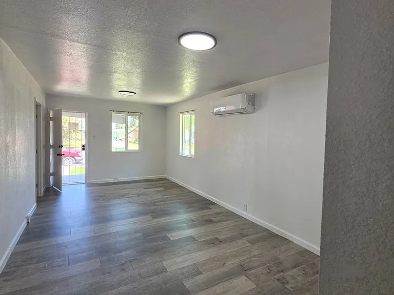 1178 E Park Way — Photo 11