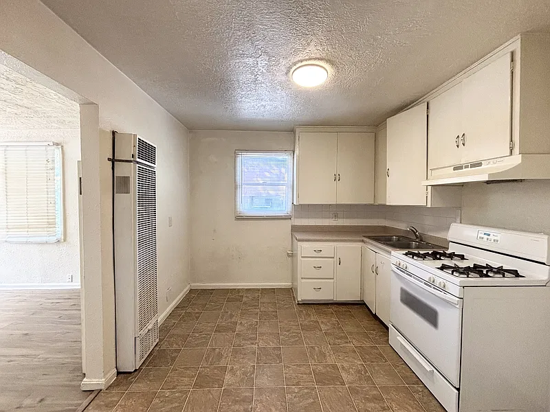 2 bed, 1.0 bath, 900 sqft, $1,350 — Photo 1