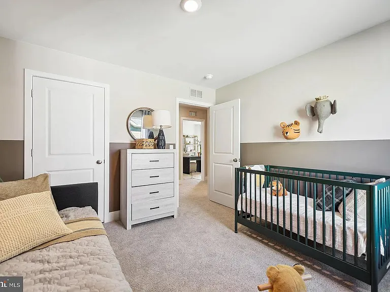 111 Charing Cross Dr — Photo 24