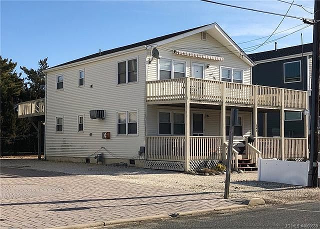 1st image of 343 N 11th St