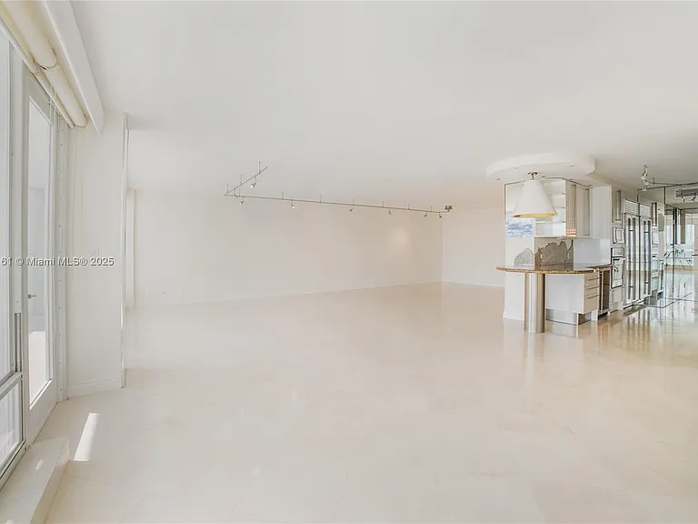 2100 S Ocean Ln #2007 — Photo 8