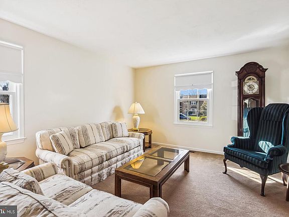 4th image of 4534 Airlie Way