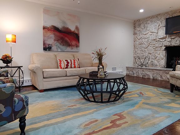 4th image of 6812 Meadowlawn Dr