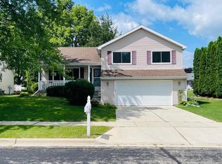 625 Stonebriar Ln, Oregon, WI 53575