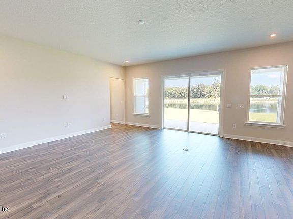 5th image of 371 SIR BARTON Drive