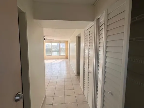 7425 Bay Island Dr S APT 203, South Pasadena, FL 33707