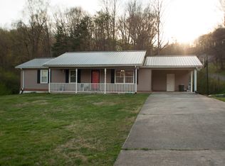 610 Dogleg Dr, Livingston, TN 38570