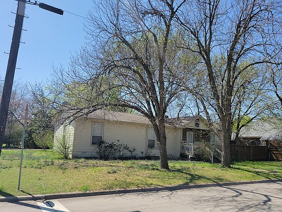 3rd image of 701 W Erwin Ave