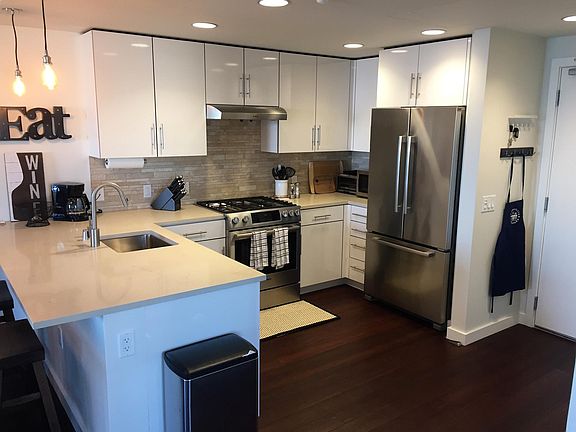 2nd image of 550 Innes Ave #303