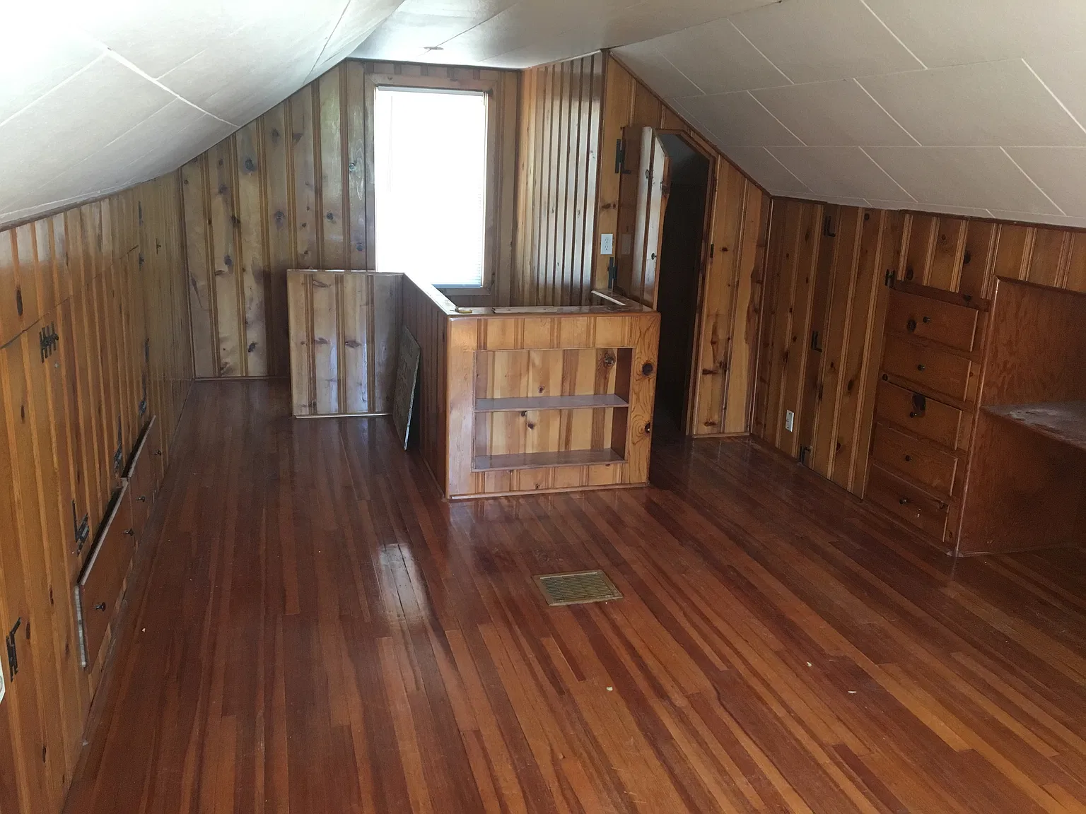3 bed, 1280 sqft, $2,400 — Photo 4