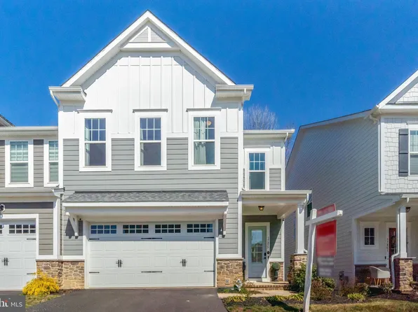 17855 Woods Overlook Dr, Dumfries, VA 22026
