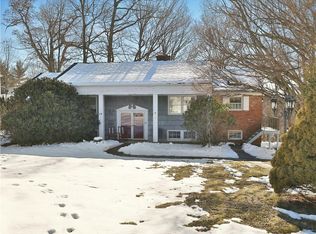 14 Lorenz Dr, Valhalla, NY 10595