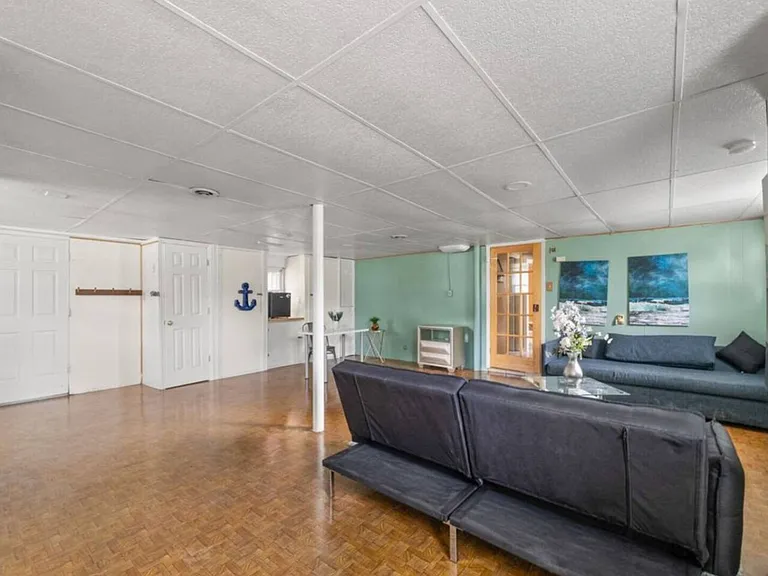 Bancroft Dr — Photo 20