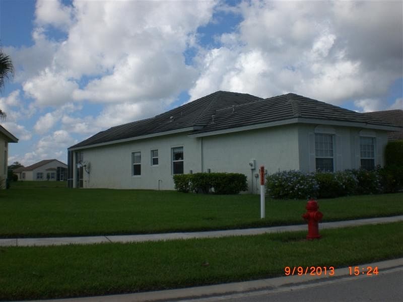 2nd image of 165 NW Magnolia Lakes Blvd