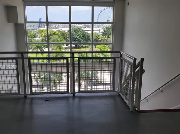 253 NE 2nd St, Miami, FL