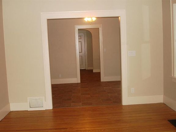 4th image of 1108 W Blaine Ave