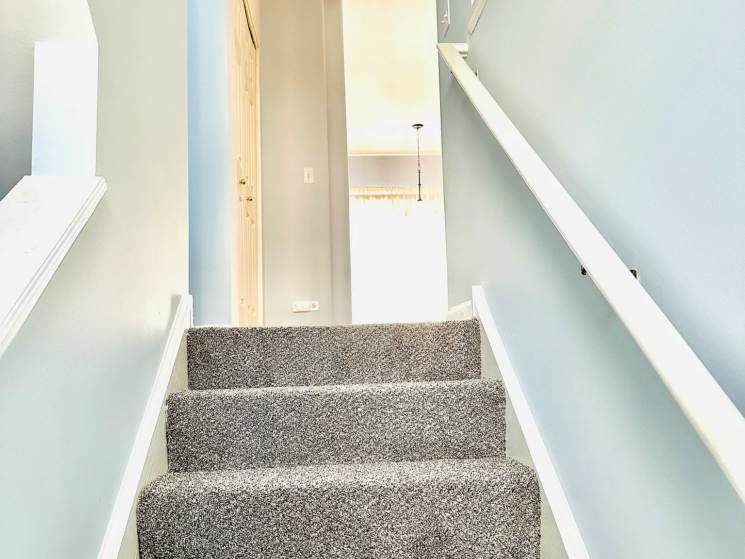 3 bed, 2.5 bath, 1600 sqft, $2,400 — Photo 2