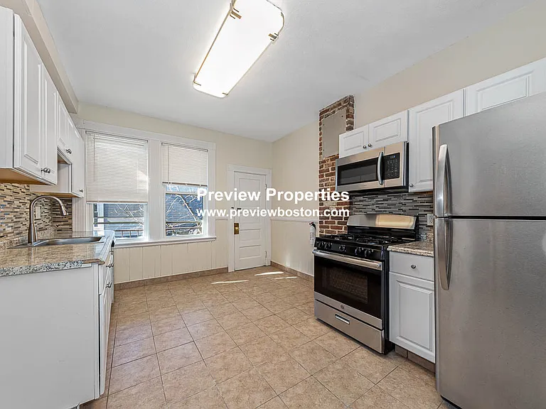 Brackett St — Photo 38