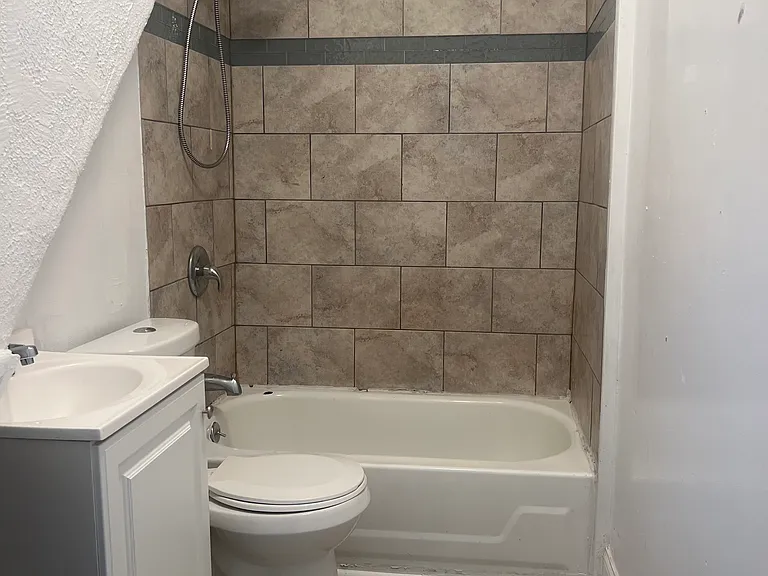 818 Summit Ave — Photo 8