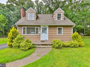 86 Ridgewood Ave, Ewing, NJ 08618