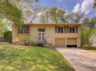 883 Totem Woods Ct, Ballwin, MO