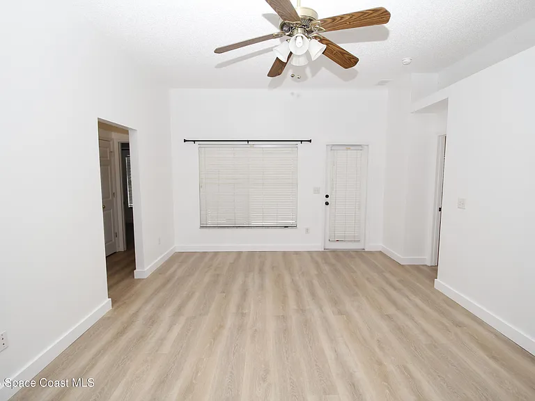 2440 Bridgeport Cir — Photo 3
