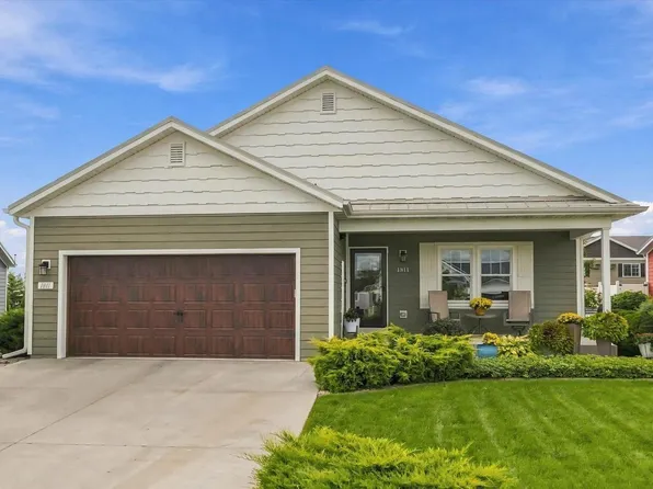 1811 Farm View DRIVE, Grafton, WI 53024