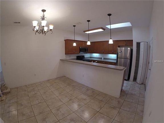 3rd image of 1032 Creek Park Dr