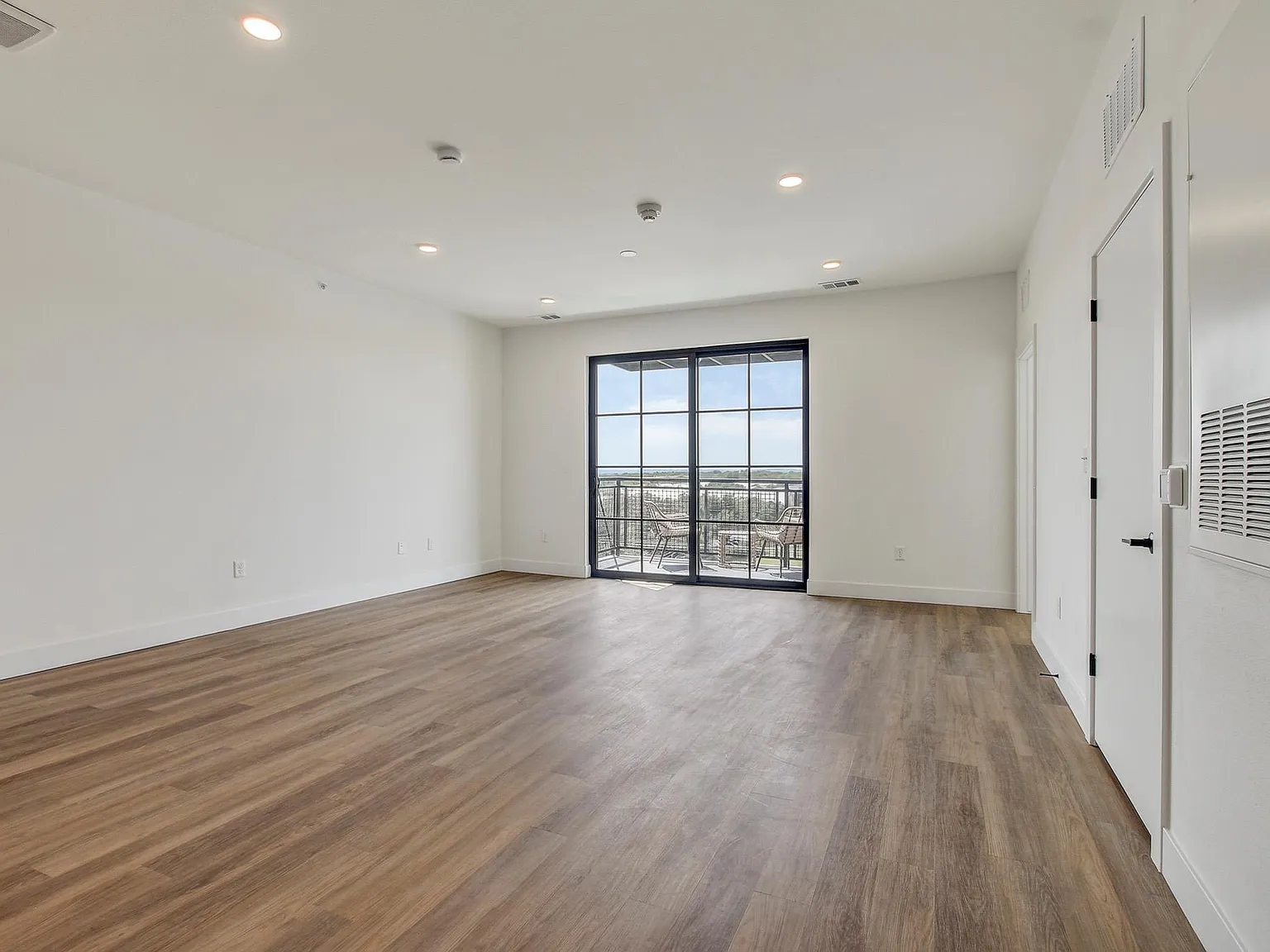 1 bed, 1.0 bath, 735 sqft, $1,785 — Photo 4