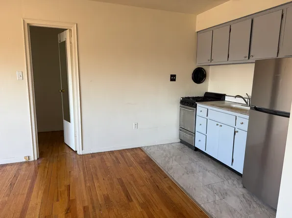 2375 Hudson Terrace image 13 of 14