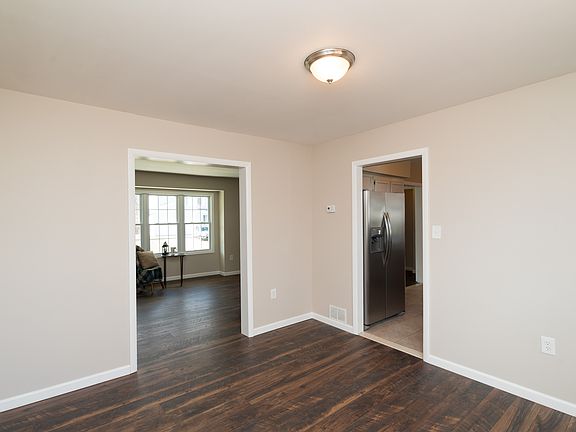 5th image of 705 Fox Chase Cir