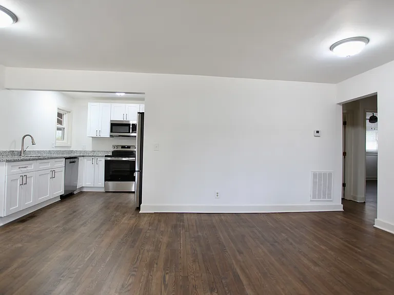2714 Shamrock Dr — Photo 8