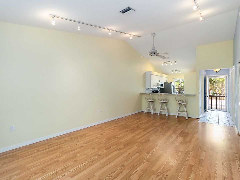 1st image of 642 N Jefferson Ave #13