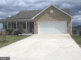58 Ives St, Martinsburg, WV 25405