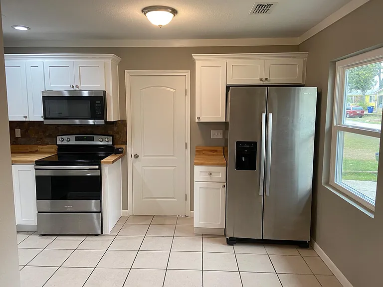 1701 Louise Ave — Photo 3