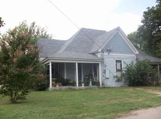 1302 N Robinson St, Cleburne, TX 76031