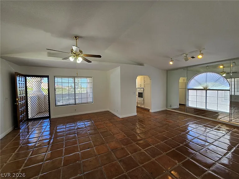 1421 Santa Margarita St #G — Photo 6