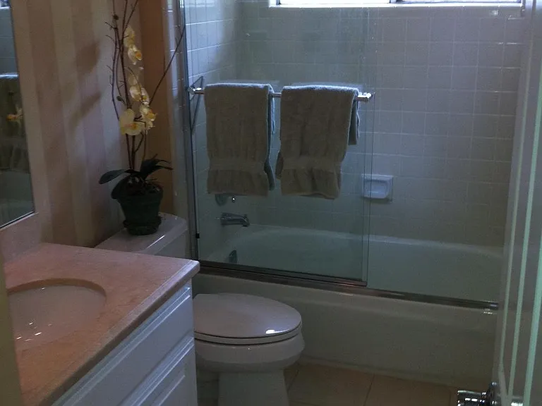 702 University Dr — Photo 7