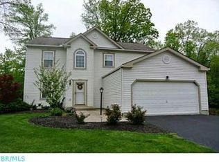 10 Lochness Ln, Pataskala, OH 43062