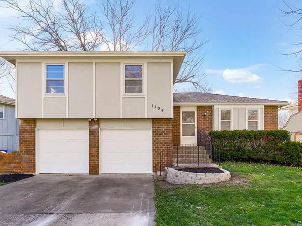 1104 N Walker Ln, Olathe, KS 66061
