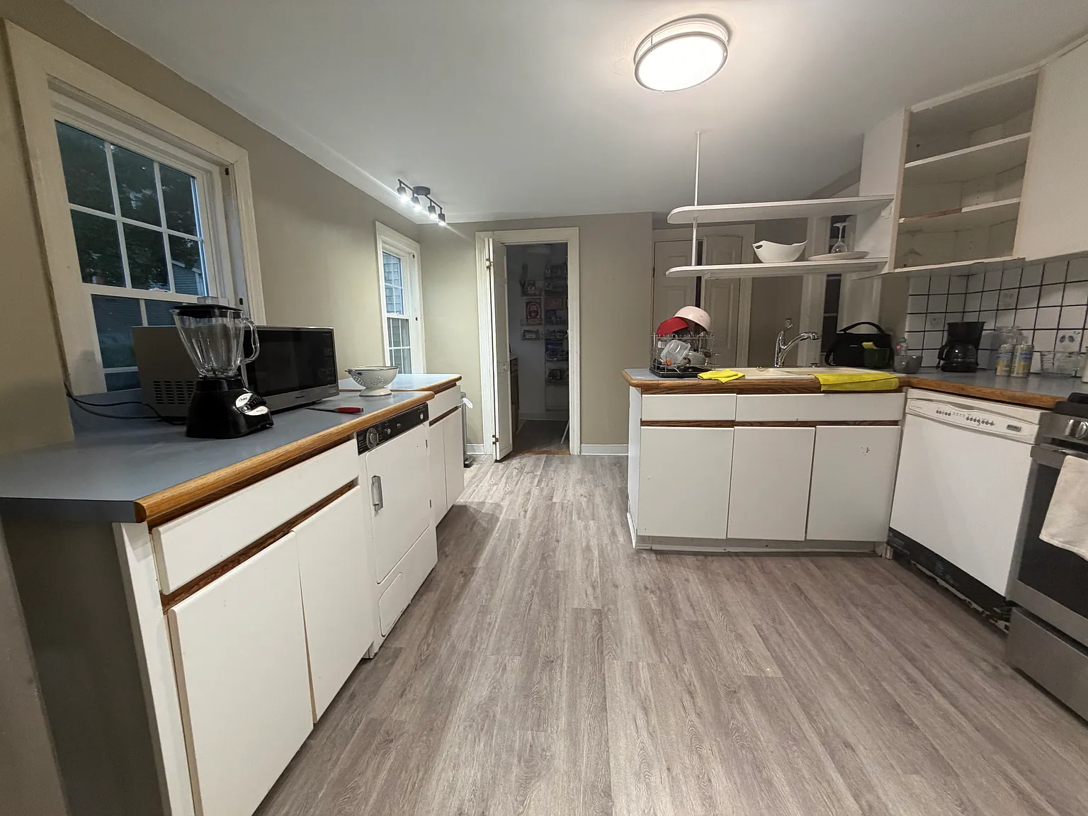 6 bed, 3200 sqft, $1,000 — Photo 3