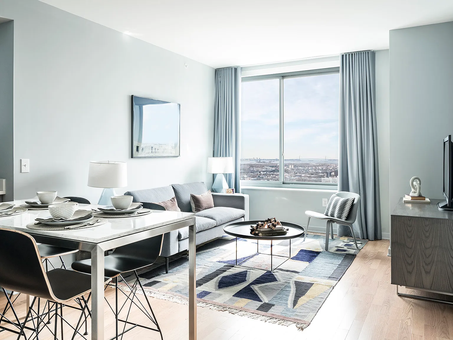 1 bed, 637 sqft, $3,105 — Photo 2