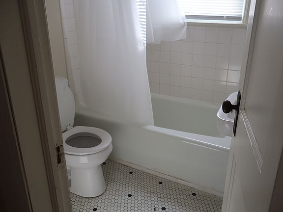 5th image of 671 S 11th St